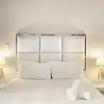 Melrose Arch Luxury Apartment - With Generator
