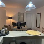 Spacious, Light-Filled Bnb On 4Th