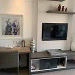 Sandton Skye Stylish Apartment Free Wifi & Gym
