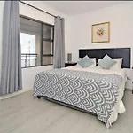 Great 2 Bedroom, Serviced Apartment, Views, Pool!