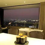 Apartment In Sandton, Masinginta Towers