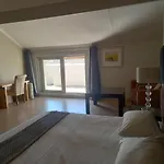 Mount Royal 31 - Large 1 Bed With Balcony