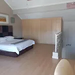 Mount Royal 31 - Large 1 Bed With Balcony