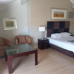 Mount Royal 31 - Large 1 Bed With Balcony