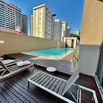 A Cozy Apartment At Sandton Skye