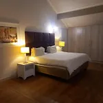 Mount Royal 29 - Large 1 Bed With Balcony