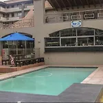 Kadoshstay, 77 Grayston Drive