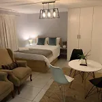 Modern 1 Bedroom Flat With Uninterrupted Wifi