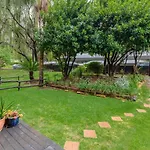 Modern 2 Bedroom Apartment In Vibrant Melville 99