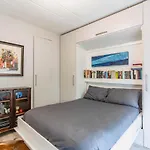 Modern 2 Bedroom Apartment In Vibrant Melville 99