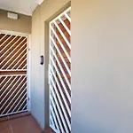 Modern Apartment In Culturally Vibrant Melville 22