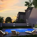 Contemporary Studio Apt W/Cinema