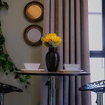 The Artful Cityscape Loft - Serenity In The City