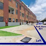 Modern 1 Bedroom Apartment In Braamfontein Werf