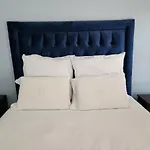Bryanston Drive Elegant Guesthouse & Boardroom Facilities