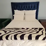 Bryanston Drive Elegant Guesthouse & Boardroom Facilities