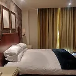 Apartment At Michelangelo Towers