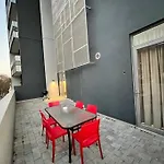 Spacious Apartment In The Median Rosebank