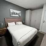 Stunning 2 Bedroom Apartment In Rosebank Central