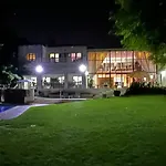 Riverclub Guesthouse, Oasis In Sandton