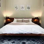 Beautiful Cottage In Bryanston