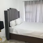 Sophiscated Upmarket One Bedroom Apartment