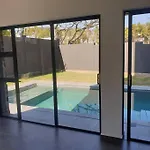 Sophiscated Upmarket One Bedroom Apartment