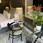 Nine Loch Guesthouse