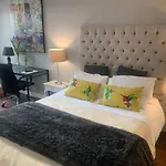 Nine Loch Guesthouse