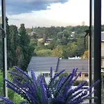 Stylish Apartment In Craighall Park