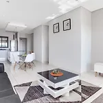 Urban Oasis Apartments At One Hyde Park