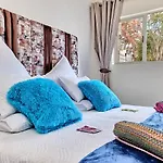 Charming House In Sandton With An Inverter