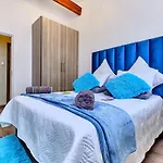 Charming House In Sandton With An Inverter