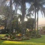Safari Apartments -Beautiful 3 Bedrooms, 10-Seater Dining , Tv Room, Garden & Pool