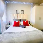 Cozy Escape Bachelor In Maboneng + Uncapped Wi-Fi.