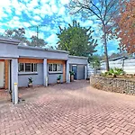 Charming House In Sandton With An Inverter