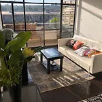 Stylish Apartment In Craighall Park