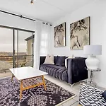 Lush 2 Bed, 2 Bath In Dainfern With Back Up Power