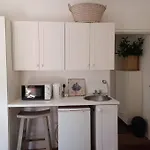 Craighall Park Comfortable Studio Own Entrance Eateries Close