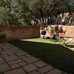 Gorgeous 1-Bedroom Sandton Flat