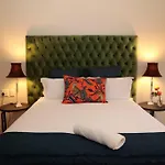 Gorgeous 1-Bedroom Sandton Flat