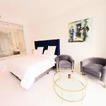 Sandton Skye Executive Suite-2