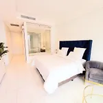 Sandton Skye Executive Suite-2
