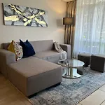Tanelsa Apartment On West
