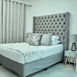 Medon Luxury Suites With Power Back Up Bryanston Sandton