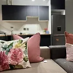 Lux Apt 5Min To Sandton 9