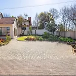 Lovely Linden Cottage With Solar Inverter
