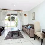 Corner House Large 1 Bedroom Apartment