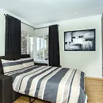The Melrose Kernick Avenue Apartment