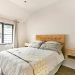 31 On Gambia B - Lovely Apartment With Secure Parking